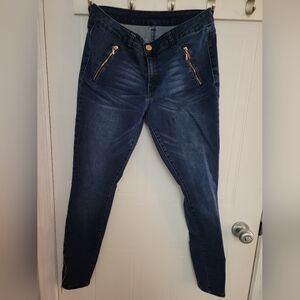 Blue Jeans with Zipper Accents